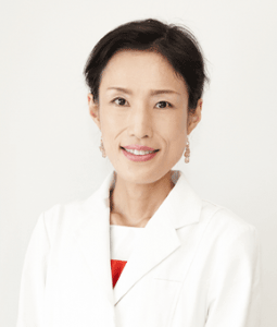 松村圭子氏