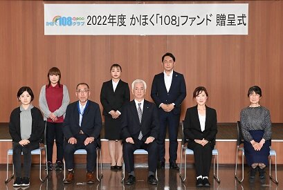 2022助成団体決定・贈呈式　集合写真 小.jpg